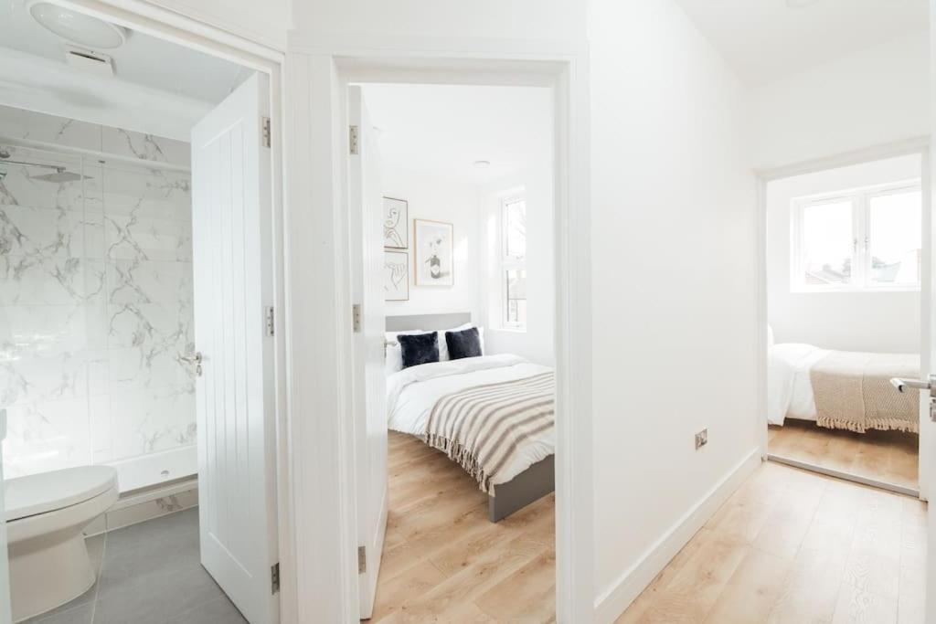 Modern 2 Bedroom Flat In Ilford, London Eksteriør billede