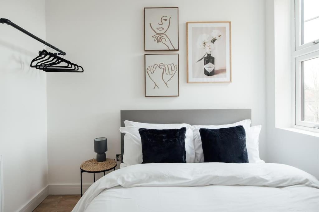 Modern 2 Bedroom Flat In Ilford, London Eksteriør billede